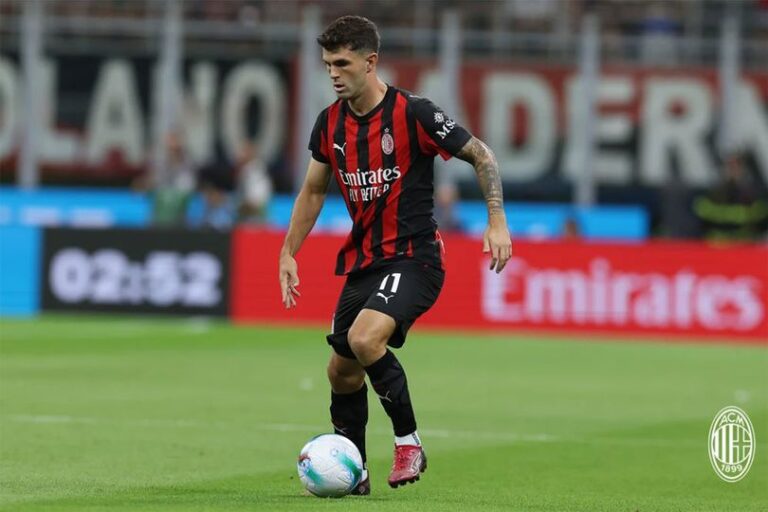 AC Milan, Fleksibilitas Sistem Permainan, dan Transformasi Taktik 3-2-5